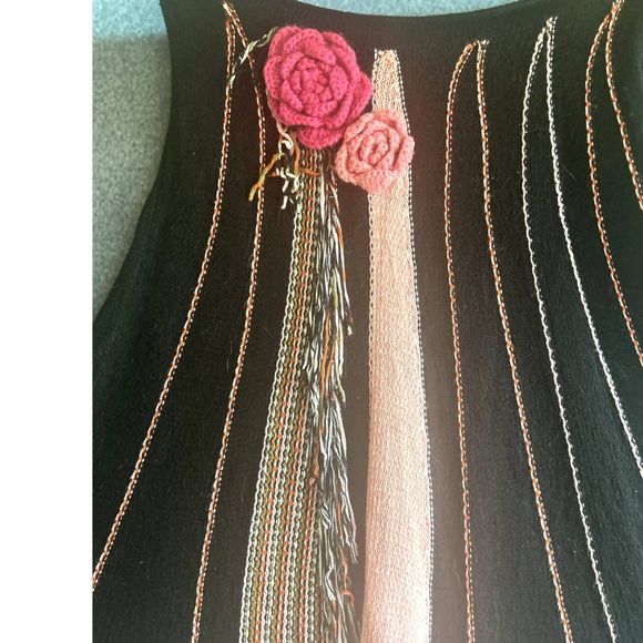 BCBG MAXAZRIA one size  midi skirt beautiful fringe dimensional  flowers - Picture 3 of 6